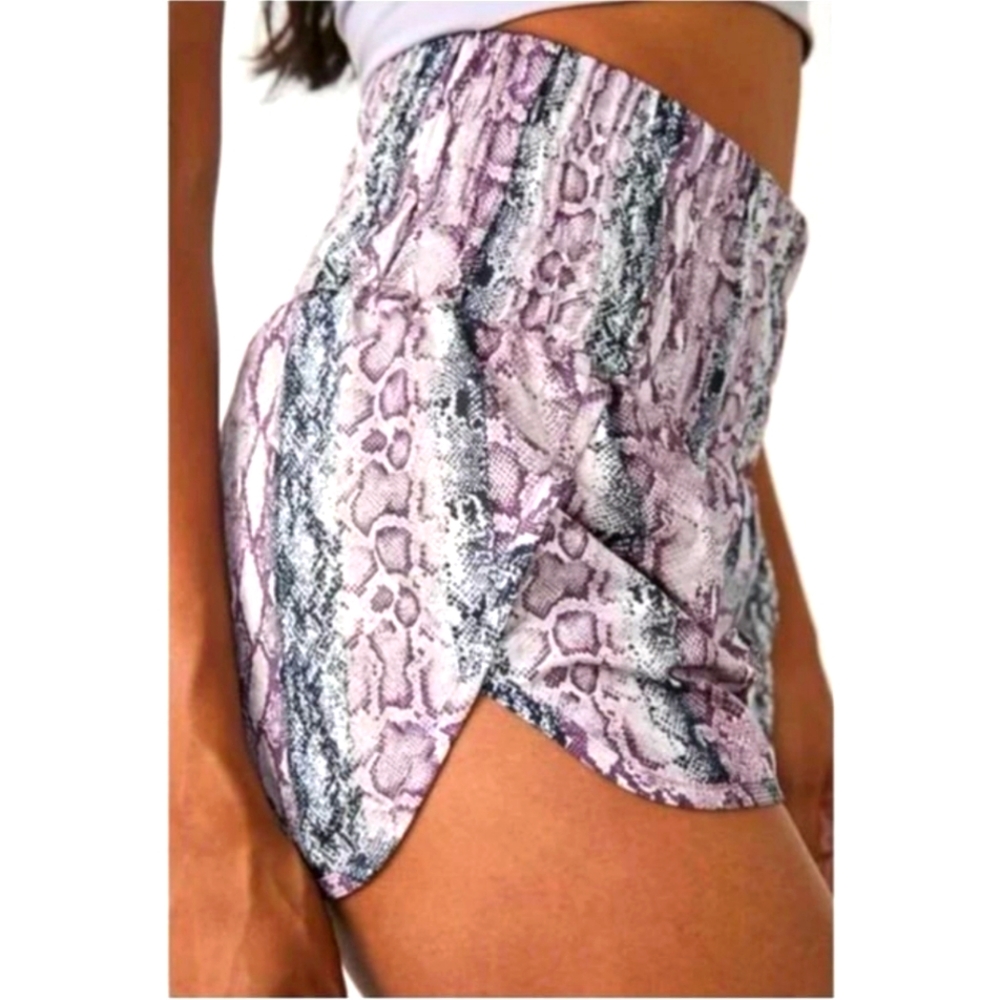 Free People Movement The Way Home shorts Anaconda print Size Small And Large
